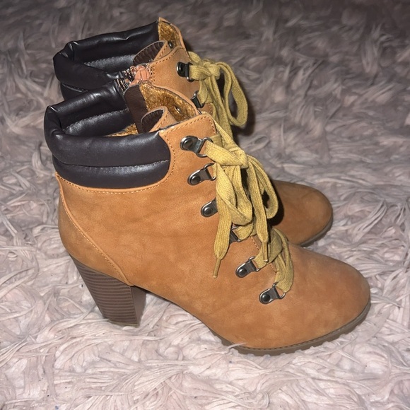 BellaMańe Ankle Boots - Picture 5 of 7